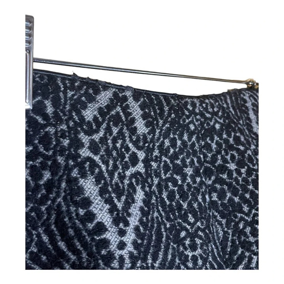 Talbots Black Textured Wool Blend Knee Length Pencil Skirt Size 2P - Picture 6 of 6